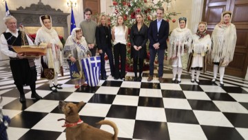 Χριστουγεννιάτικα κάλαντα από το Καστελλόριζο είπαν στον Κυριάκο Μητσοτάκη (βίντεο & φωτογραφίες)