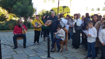 Στην Κω τα παιδιά της Νισύρου για να πουν τα Νισύρικα κάλαντα στον Μητροπολίτη (βίντεο)