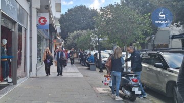 Τη Δευτέρα ξεκινούν οι χειμερινές εκπτώσεις