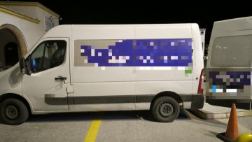 Ζευγάρι φόρτωσε παράτυπους μετανάστες στο αυτοκίνητό τους και προσπάθησε να μπει στο πλοίο της γραμμής