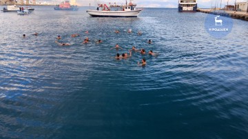 Με λαμπρότητα η τελετή των Θεοφανίων στο τουριστικό λιμάνι της Ρόδου (φωτογραφίες & βίντεο)