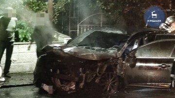 Συμβαίνει τώρα: Φωτιά ξέσπασε στη μηχανή οχήματος στην πόλη της Ρόδου