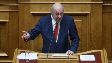 Νικητιάδης στη Βουλή : «Πρωταθλήτρια η Κυβέρνηση στις απευθείας αναθέσεις»