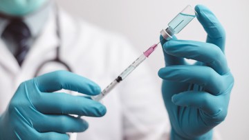 Φίλιππος Ζάχαρης: O εμβολιασμός κατά της Covid έσωσε εκατομμύρια ζωές στην Ευρώπη