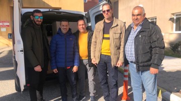 Δωρεά χειρουργικού ιματισμού στο νοσοκομείο από τους ταξιτζήδες