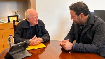 Συνάντηση του δημάρχου Ρόδου Αλ. Κολιάδη με τον πρώην δήμαρχο Μάνο Κόκκινο