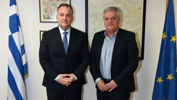 Συνάντηση του δημάρχου Καρπάθου με τον υφυπουργό Ναυτιλίας