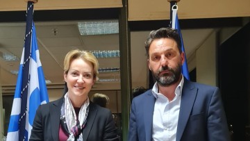 Συνάντηση δημάρχου Χάλκης, Φραγκάκη Ευάγγελου, με την υφυπουργό Περιβάλλοντος & Ενέργειας, Aλεξάνδρα Σδούκου
