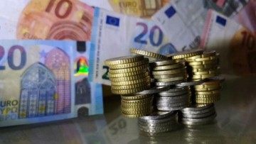 Η ακρίβεια «έφαγε» πάνω από 5 δισ. ευρώ από τις καταθέσεις τον Ιανουάριο