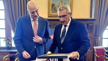 Τον Υπουργό Εθνικής Άμυνας υποδέχθηκε στο γραφείο του ο Περιφερειάρχης Γιώργος Χατζημάρκος