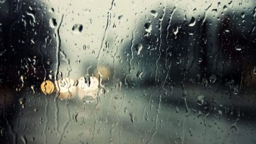 Προσοχή στους δρόμους: Ισχυρές βροχοπτώσεις σε Αφάντου και Καλυθιές - Φαληράκι