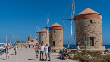 «Πετάνε» οι κρατήσεις για διακοπές  στην Ελλάδα, δυνατή σεζόν για Κρήτη και Ρόδο