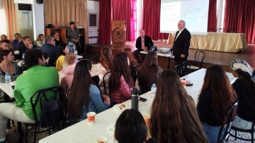 Στο χωριό Απόλλωνα  ο καθηγητής Ηλίας Τομάζος