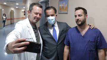 Ένας Ροδίτης γιατρός συμμετείχε στην έναρξη των απογευματινών χειρουργείων στο ΚΑΤ