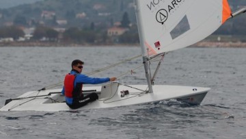 Ο Ιωάννης Γρίβας του ΝΟΡ στον αγώνα Πανελλήνιας Πρόκρισης Εθνικής Ομάδας ιστιοπλοΐας