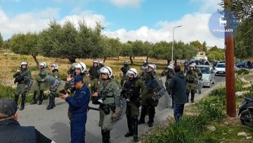 Σε προσωρινή αναστολή οι κατεδαφίσεις στον Αρχάγγελο - Τα ΜΑΤ ήρθαν πρόσωπο με πρόσωπο με τους κατοίκους