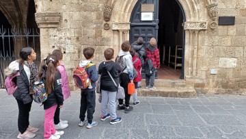 Στη Δημόσια Βιβλιοθήκη οι μαθητές του 14ου Δημοτικού Σχολείου Ρόδου