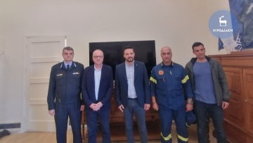 Στη Ρόδο, ο αρχηγός του Πυροσβεστικού Σώματος