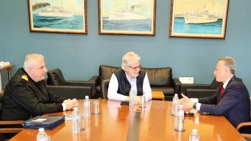 Συνάντηση του δημάρχου Λειψών Φ. Μάγγου  με τον υπουργό Ναυτιλίας Χ. Στυλιανίδη
