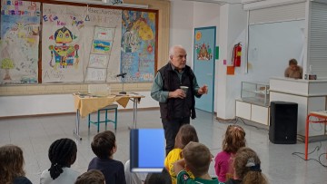 Ο συγγραφέας Μάνος Κοντολέων στο Δημοτικό Σχολείο Σορωνής