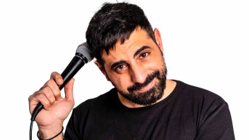 Νίκος Παντελής: Ο κωμικός από τη Ρόδο, είναι το πιο «φρέσκο» πρόσωπο της ελληνικής stand-up σκηνής