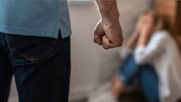 Ενδοοικογενειακή βία: 831 συλλήψεις σε 1.496 περιστατικά το πρώτο 15νθήμερο του Απριλίου