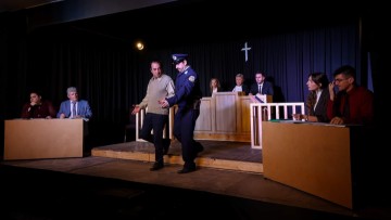 Έρχεται ξανά η παράσταση «Αθώος ή Ένοχος;» από τη θεατρική ομάδα Theorion