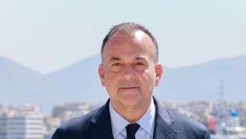 Γιάννης Παππάς Υφυπουργός Ναυτιλίας: «Παράταση στις προθεσμίες για τα χωρίς άδεια καταστήματα σε χερσαίες ζώνες λιμένων»