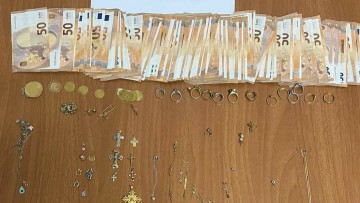 Πολλά χρυσαφικά και χιλιάδες ευρώ η λεία της συμμορίας Ρομά