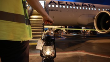 Η AEGEAN και η Olympic Air μετέφεραν το Άγιο Φως στην ελληνική επικράτεια