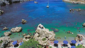 Tripadvisor: H παραλία Άντονι Κουίν στη Ρόδο, ανάμεσα στις 25 καλύτερες παραλίες της Ευρώπης για το 2024