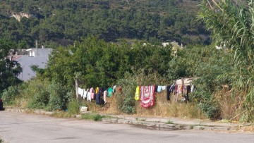 Έντονες διαμαρτυρίες από κατοίκους στο Παραδείσι για αυθαίρετη εγκατάσταση δεκάδων ρομά