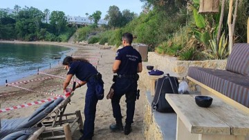 Ρόδος: Επέμβαση των αρχών σε παραλία της Ρόδου – Σφραγίστηκε ο χώρος με τις παράνομες κατασκευές