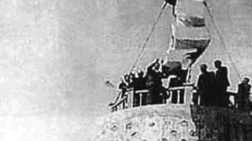 Βρήκε ιστορικά κειμήλια που φύλαγε ο παππούς του