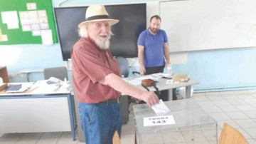 Ο δικός μας Σεραφείμ, σε ηλικία 100 ετών έσπευσε να ασκήσει το εκλογικό του δικαίωμα
