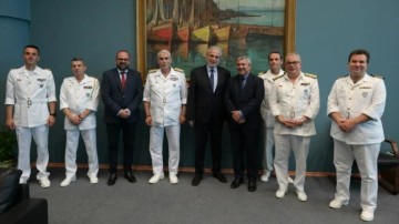 Σκάφη με υγειονομικό εξοπλισμό σε Λειψούς και Κάσο