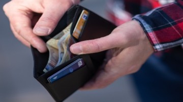 Το 2023, το 21% του πληθυσμού της Ε.Ε. και το 26% της Ελλάδας ζούσε στο όριο της φτώχειας και του κοινωνικού αποκλεισμού