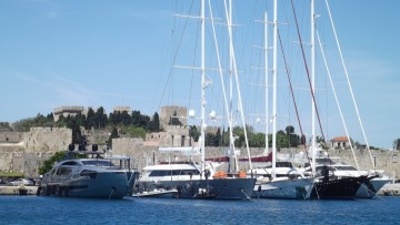 407 θαλαμηγοί κατέπλευσαν μέχρι τις 10 Ιουνίου στη Ρόδο