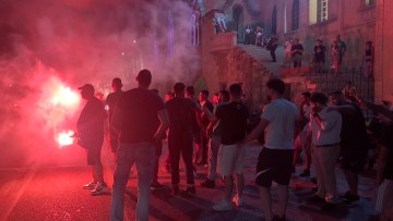 Η απίστευτη σεζόν του μπασκετικού Παναθηναϊκού και το… στέκι των φίλων του στην πλατεία δημαρχείου!
