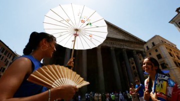 Οι καύσωνες στην Ευρώπη γίνονται όλο και πιο επικίνδυνοι- Πώς επηρεάζεται ο τουρισμός