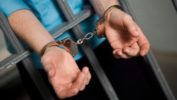 Σε τρία χρόνια και τρεις μήνες καταδικάστηκε 35χρονος τσαντάκιας