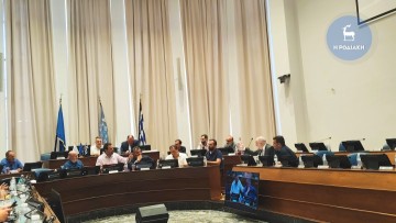 Συνεχείς εντάσεις και διαξιφισμοί στη συνεδρίαση του δημοτικού συμβουλίου