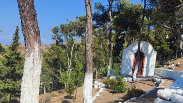 Καθαρίστηκαν τα δασάκια στην Αποκάλυψη και τη Μονή Ευαγγελισμού της Πάτμου