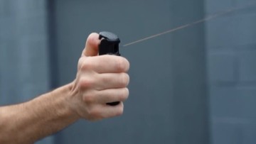 Λόγω άμυνας έριξε το σπρέι πιπεριού ο Πολωνός