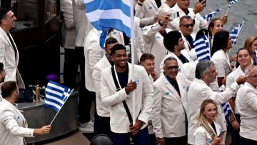 Η στιγμή εισόδου των Αντετοκούνμπο - Ντρισμπιώτη και της ελληνικής αποστολής στον Σηκουάνα