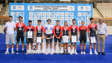 Συνεχίζει να οδηγεί  την... κούρσα ο Ροδήλιος