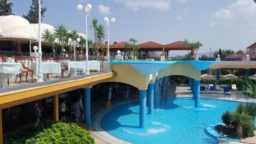 Τουριστική σεζόν με δυο ταχύτητες: Ποιοι χάνουν, ποιοι κερδίζουν!