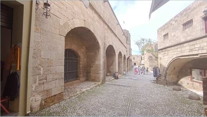 ΚΜ IV-127 - Πλ. Μεγάλου Αλεξάνδρου: Πρόκειται για θόλο στο κτήριο του Αρχαιολογικού Μουσείου.