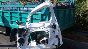 Φορτηγό που μετέφερε σταφύλια συγκρούστηκε με τουριστικό "βαν" στον δρόμο αεροδρόμιο- Τσαΐρι