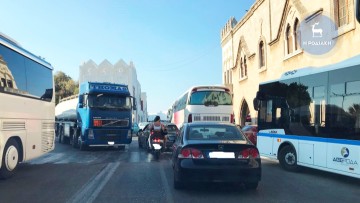 Το ιστορικό κέντρο «πνίγηκε» από τα τροχοφόρα!